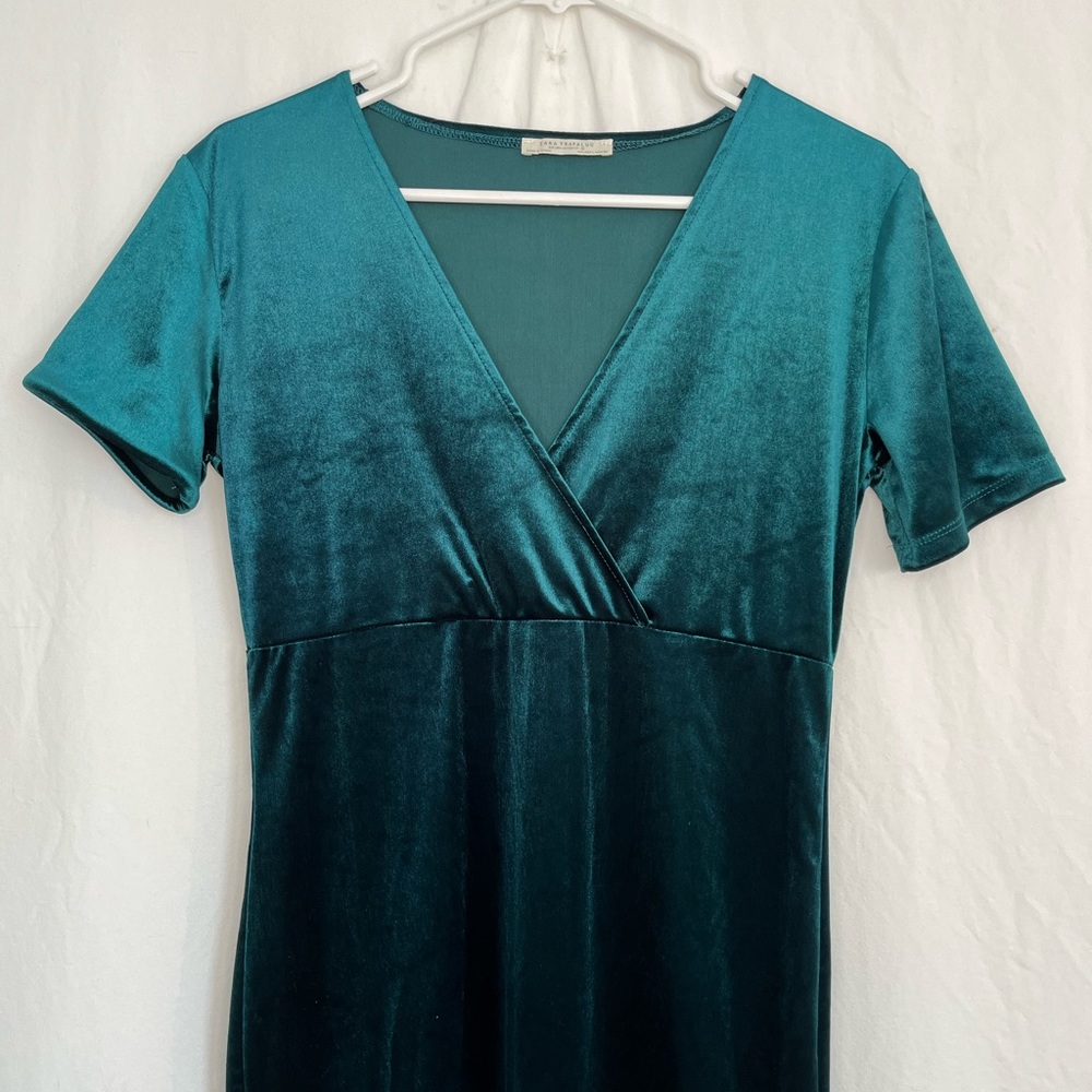 Zara stretch pull over v-neck dress 92% polyester 8% elastin -gently worn once
